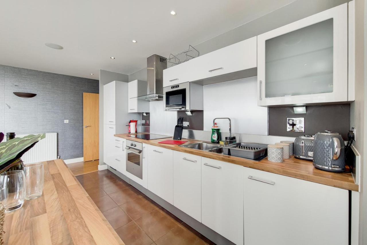 Deluxe Three Bedroom Apartment By London Excel Stays Екстер'єр фото