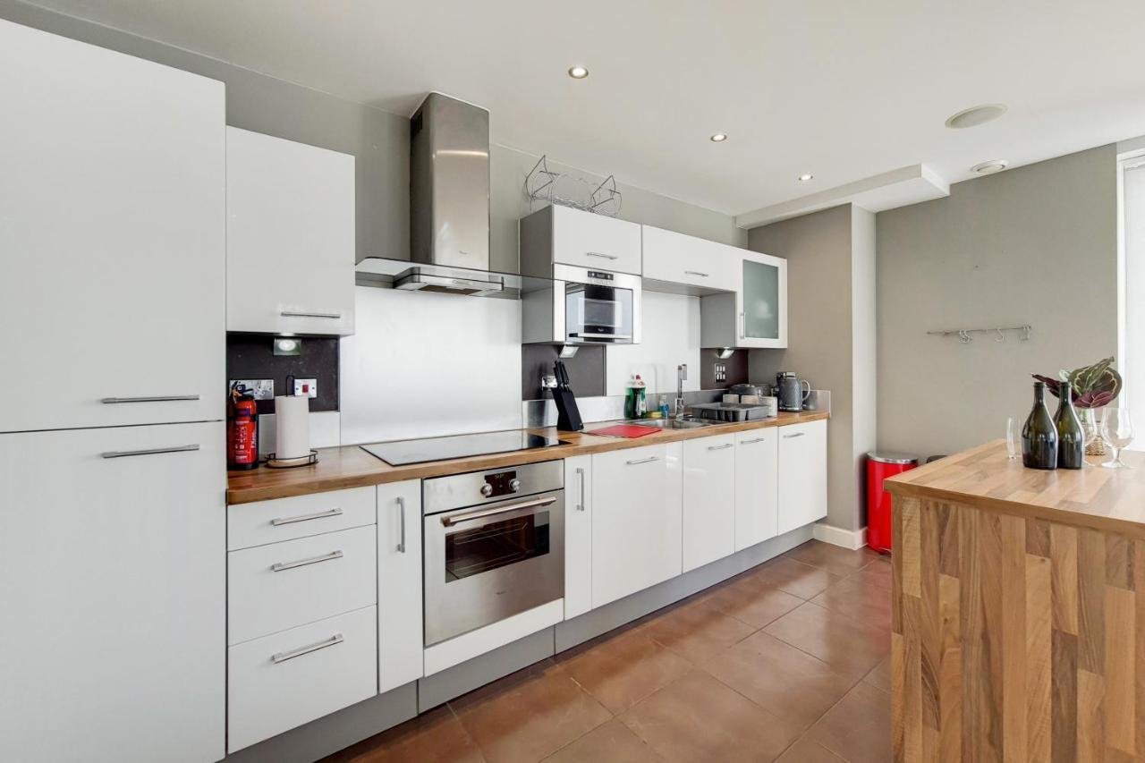 Deluxe Three Bedroom Apartment By London Excel Stays Екстер'єр фото
