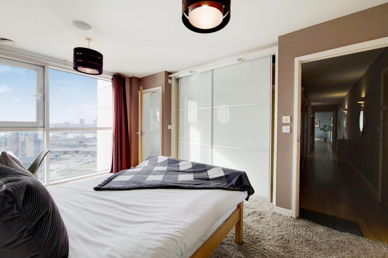 Deluxe Three Bedroom Apartment By London Excel Stays Екстер'єр фото